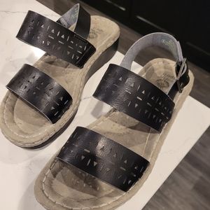 Earth Spirit Sandals - black, size 9